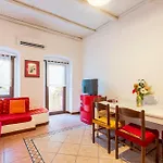 House In The Heart Of Center *