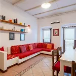 Апартаменты House In The Heart Of Center