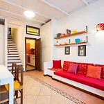 Апартаменты House In The Heart Of Center *