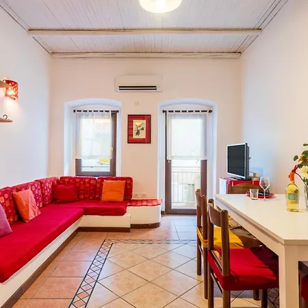 House In The Heart Of Center * קליארי